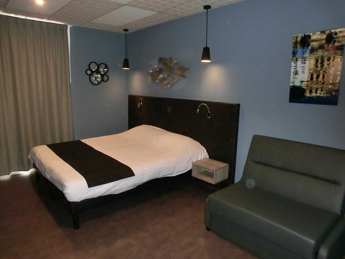 Hotel Sur Le Quai بورت-فوندر المظهر الخارجي الصورة