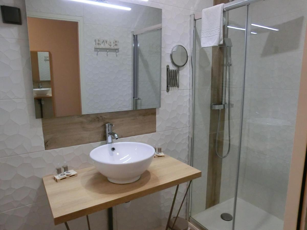 Hotel Sur Le Quai بورت-فوندر المظهر الخارجي الصورة